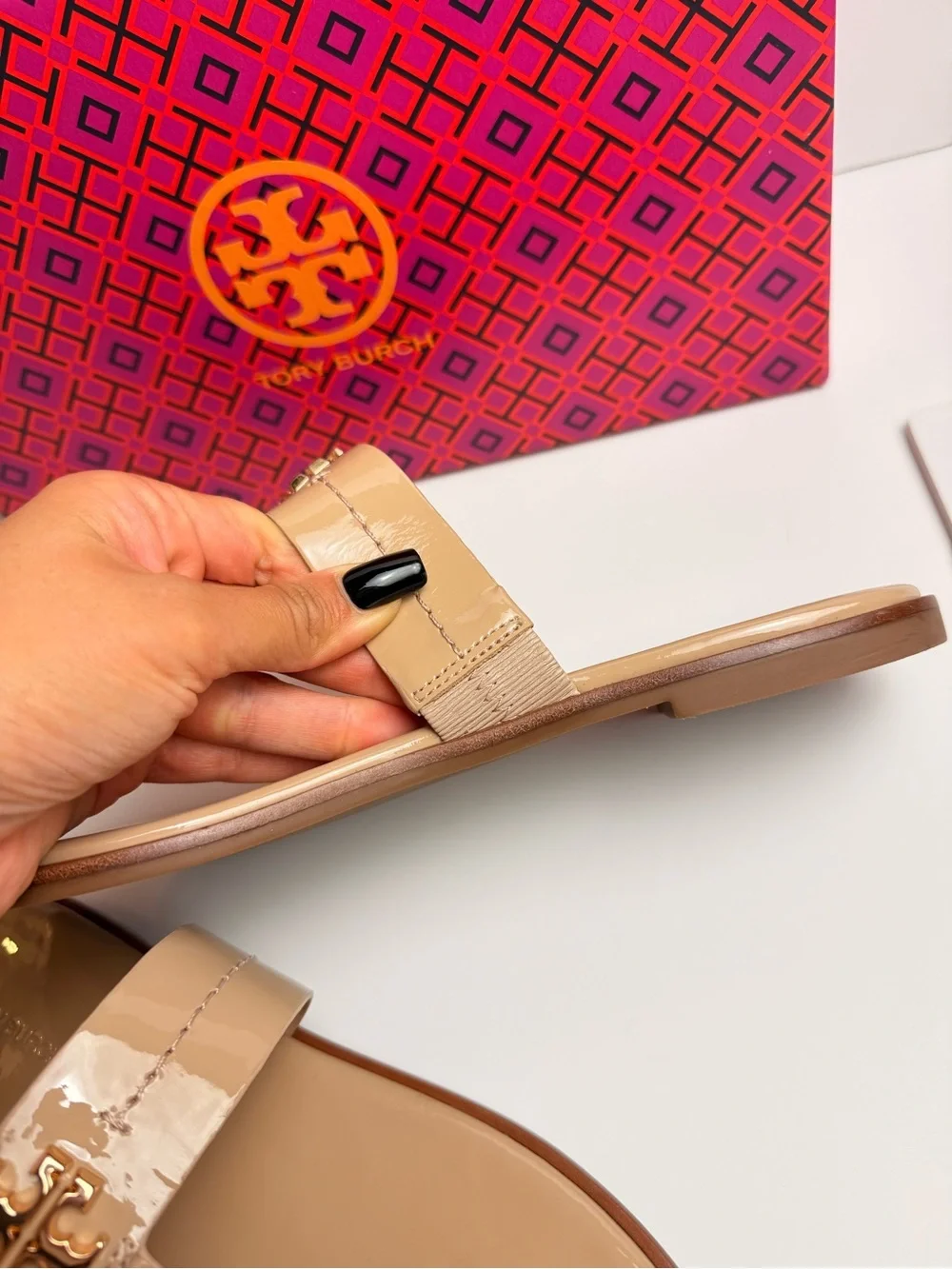 Tory Burch Mini Everly Flat Sandals Goan Sand Gold Patent Thong Women’s US 11